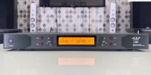 Micro không dây AAP K900F: Sự lựa chọn hoàn hảo cho dàn karaoke của bạn